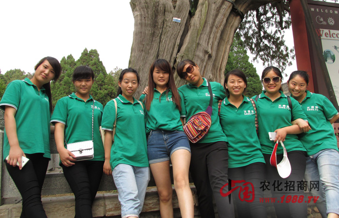 ̩ɽ֮�p��һ�[��ɽС