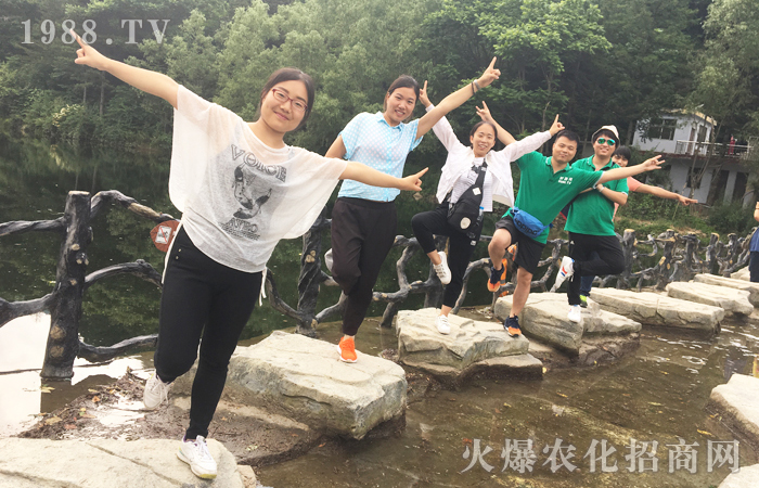 �]�б��˸��ߵ�ɽ���]�б��_���L��·��