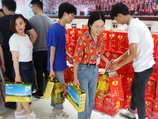 �c��ͬ�У��pϲ�R�T���𱬾W(w��ng)�l(f��)������YƷ��������Ո200���T�����Ӱ��